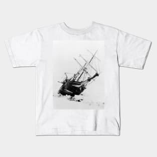 Shackleton's ship trapped in Antarctic ice, 1915 (V330/0013) Kids T-Shirt